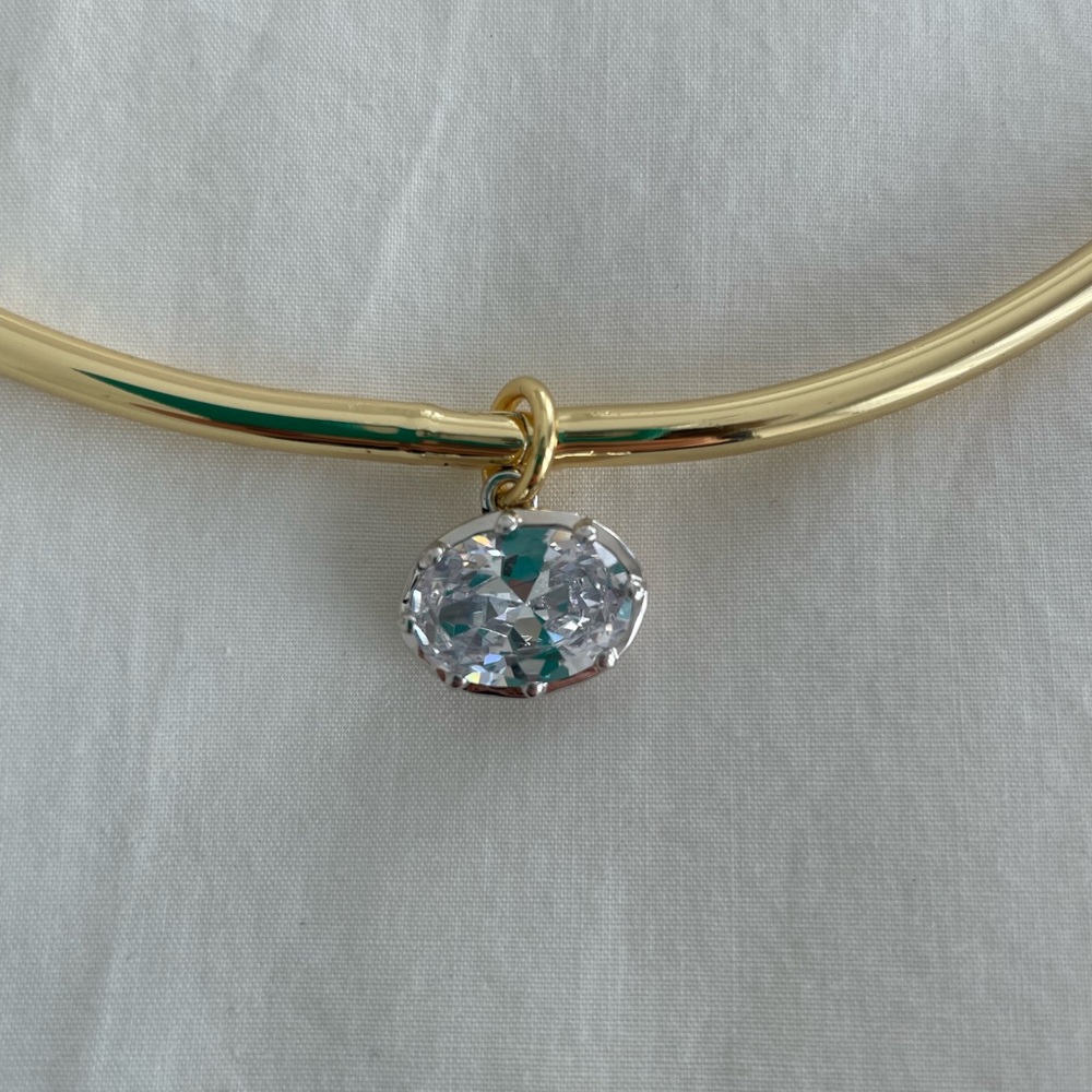 Wire necklace with moissanite Pendant